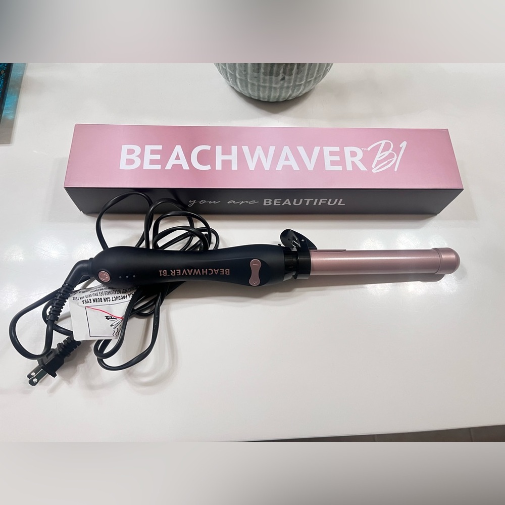 Brand new Beachwaver B1 in midnight rose